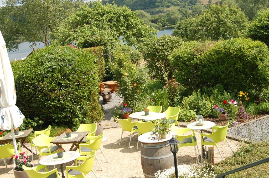 Hotel-Ferienwohnungen Cafe Maarblick Schalkenmehren Exterior foto