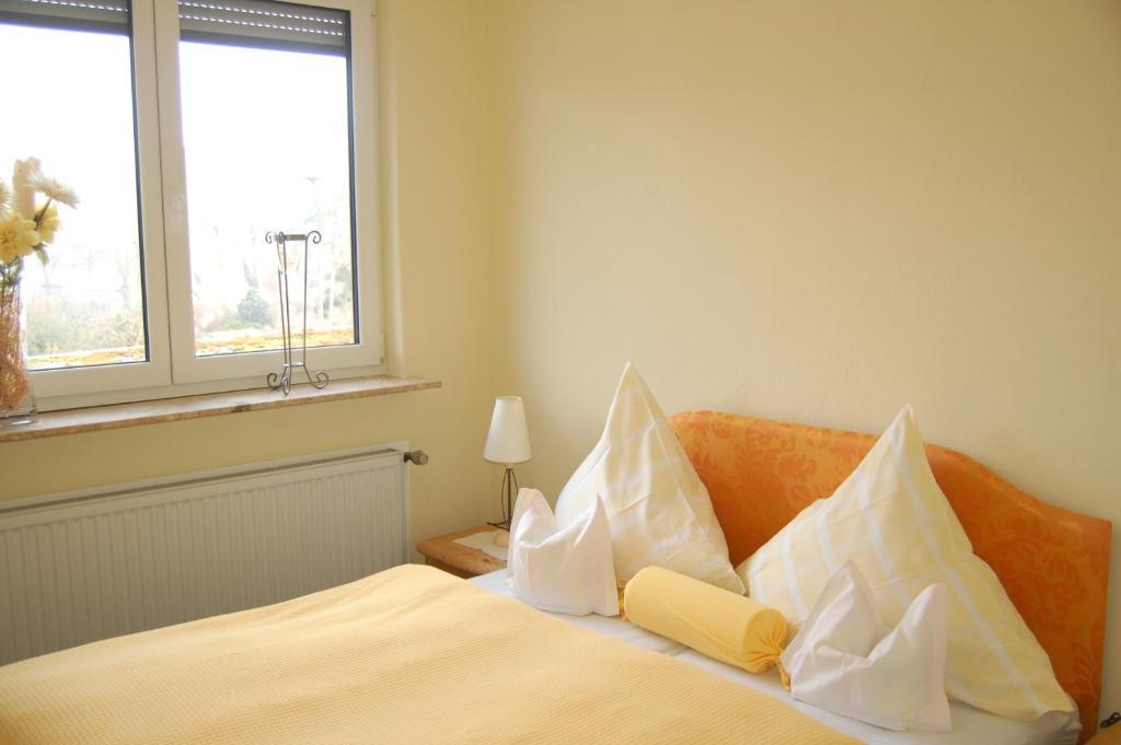 Hotel-Ferienwohnungen Cafe Maarblick Schalkenmehren Habitación foto