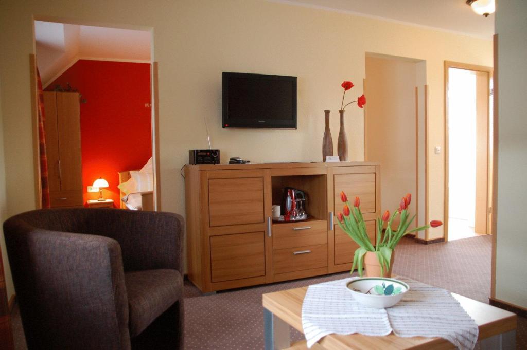Hotel-Ferienwohnungen Cafe Maarblick Schalkenmehren Habitación foto