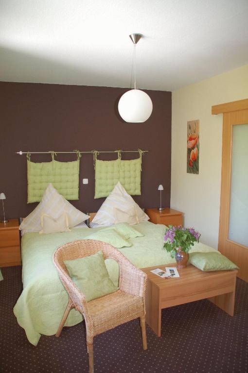 Hotel-Ferienwohnungen Cafe Maarblick Schalkenmehren Habitación foto